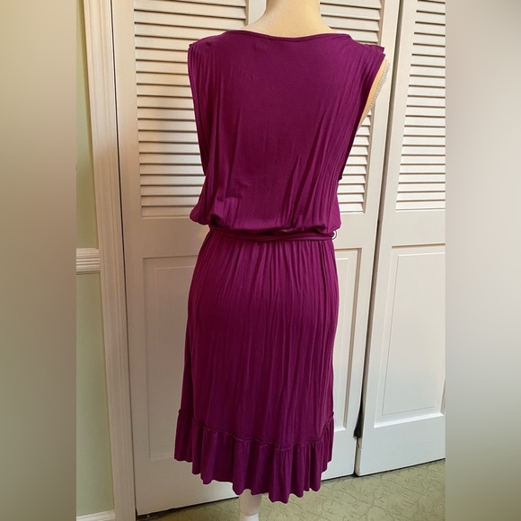 Elle Magenta Sleeveless Ruffled soft Jersey mid length Size Large Comfy Dress! - Picture 2 of 5